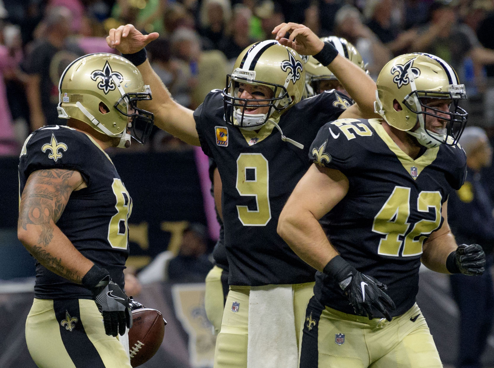 THIRD QUARTER - Drew Brees, Michael Hoomanawanui celebrate TD